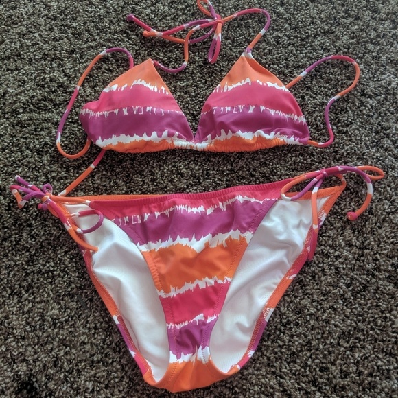 Victoria's Secret Size Medium Bikini - Picture 1 of 1